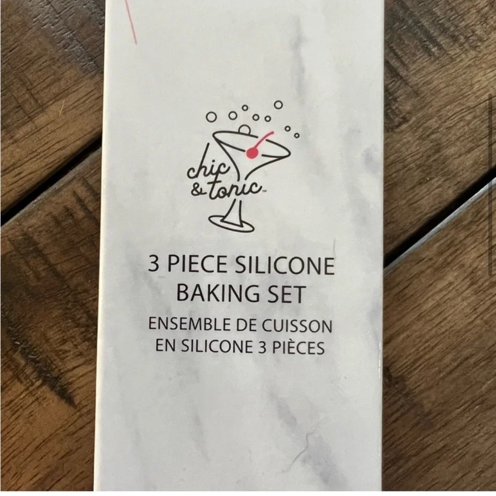 Chic & Tonic 3 Piece Silicone Baking Set White Blue‎ Mat Spatulas CHI-HO-006 NIB